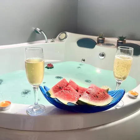 дикас Хотел